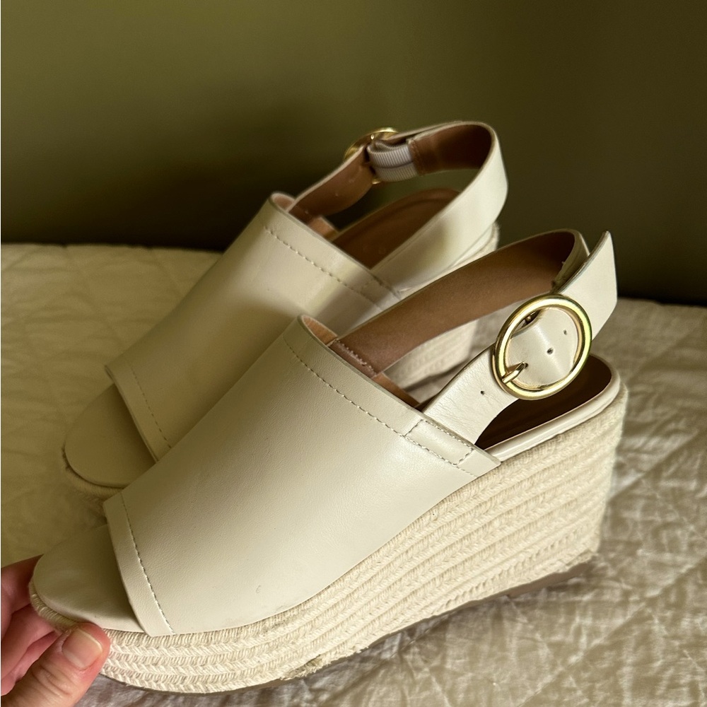Women’s wedge sandal with gold buckle